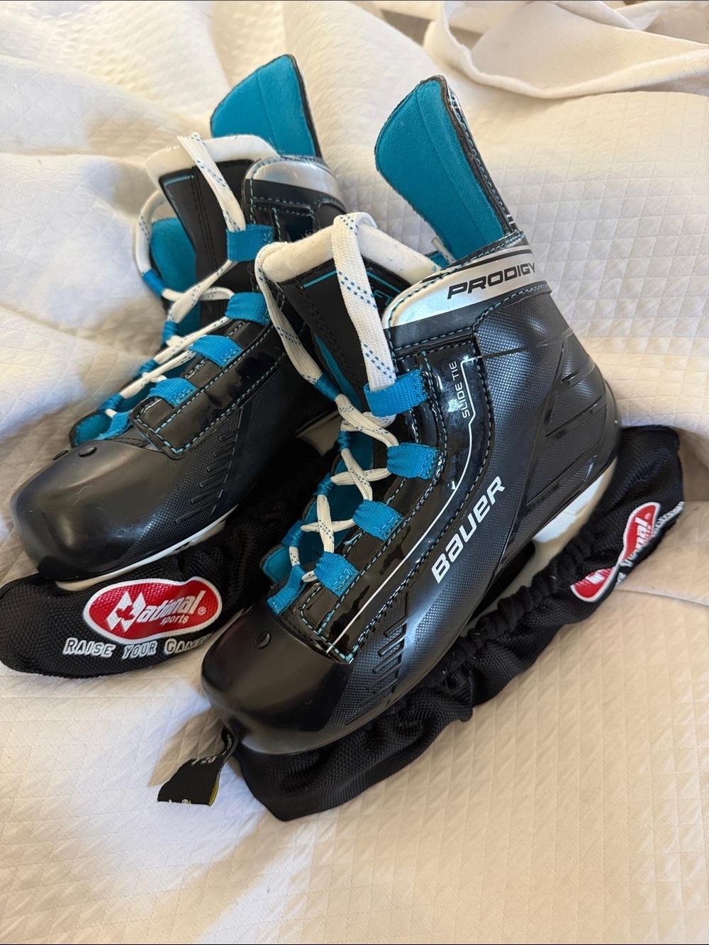 Bauer Prodigy Youth Ice Hockey Skates Y13 with soaker guards Excellent Condition